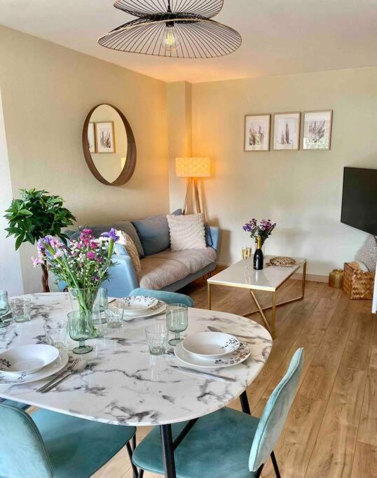 Les Rives De L'Indre. Parking Gratuit. Lit 160Cm Apartment Chateauroux Exterior photo